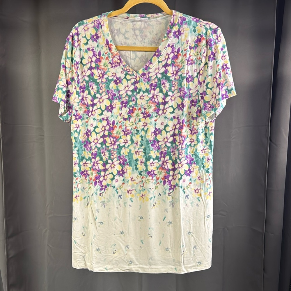 NorthStyle Purple Floral V neck short sleeve tee